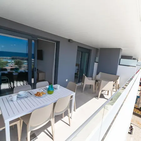 Апартаменты Aqua Bellamar,